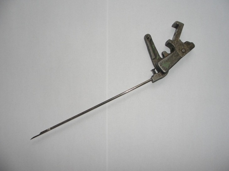 POLYGRAPH – držač duge igle